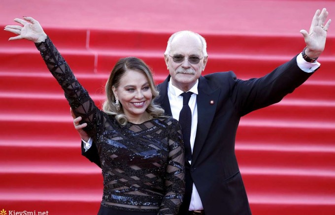 Мария Захарова рассказала об истории создания песни с открытия ММКФ