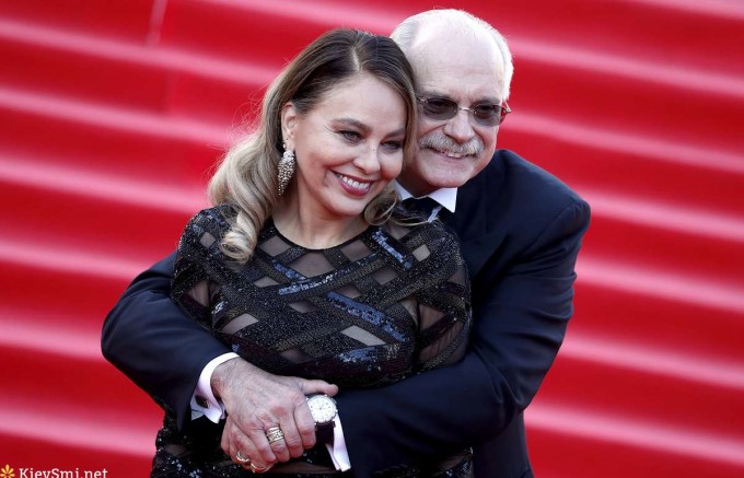 Захарова рассказала историю создания песни «Верните память»