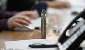 Минпромторг предложил приравнять электронные сигареты к обычным