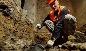 Археологи нашли пуговицу с символикой Мальтийского ордена в Москве