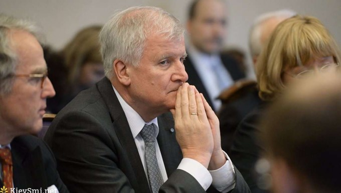 Меркель уверена в стабильной работе коалиционного правительства